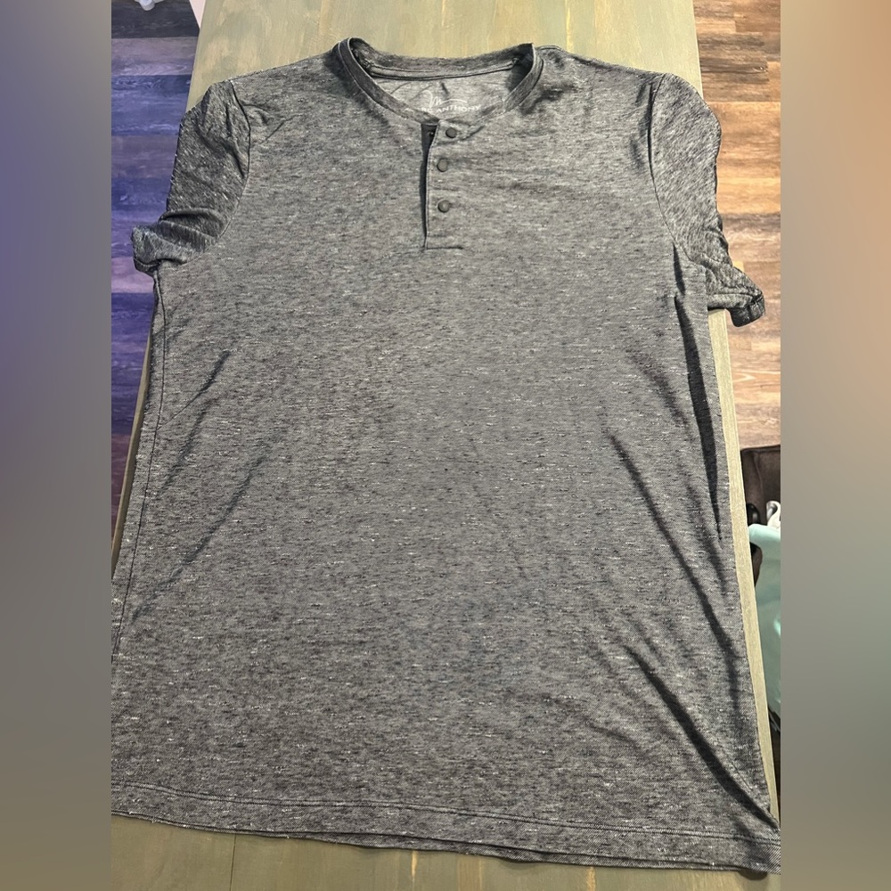 Marc Anthony Medium 3 Button T Shirt